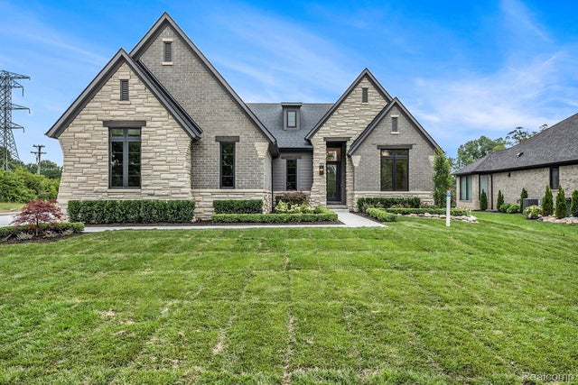 12771 N Pointe Drive, Shelby charter township