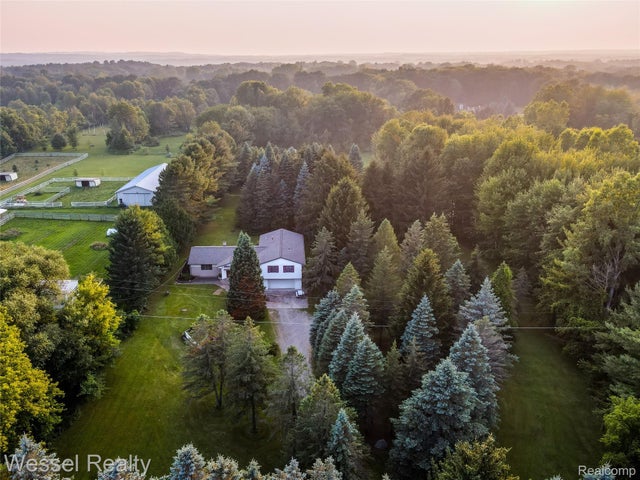 2465 Texter Road, Addison township