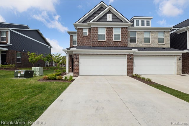765 Hummingbird Drive, Rochester Hills city