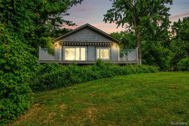 3870 Benstein Road, Commerce charter township