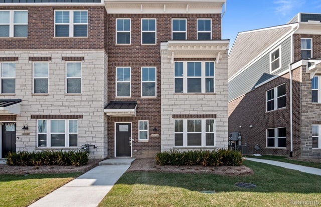 42924 Atwood Avenue, Novi city