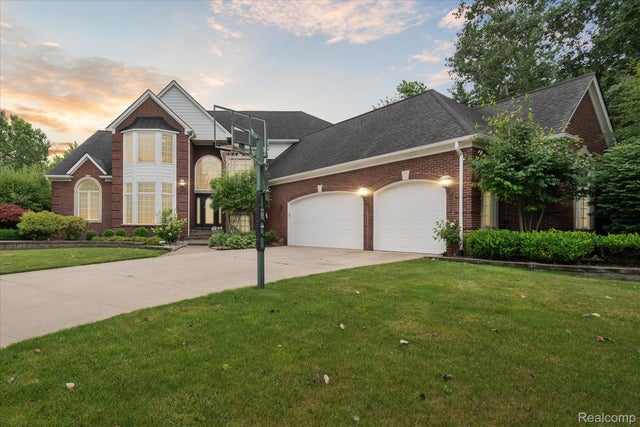 2632 Hawthorne Drive S, Shelby charter township