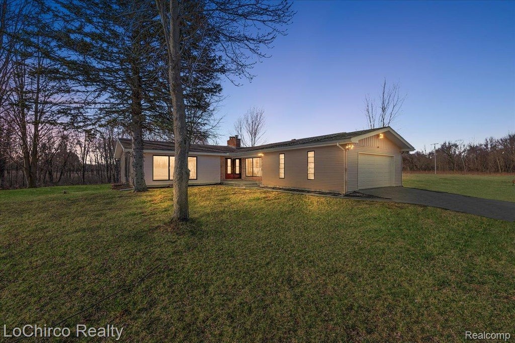 8603 N Owosso Road, Fowlerville village