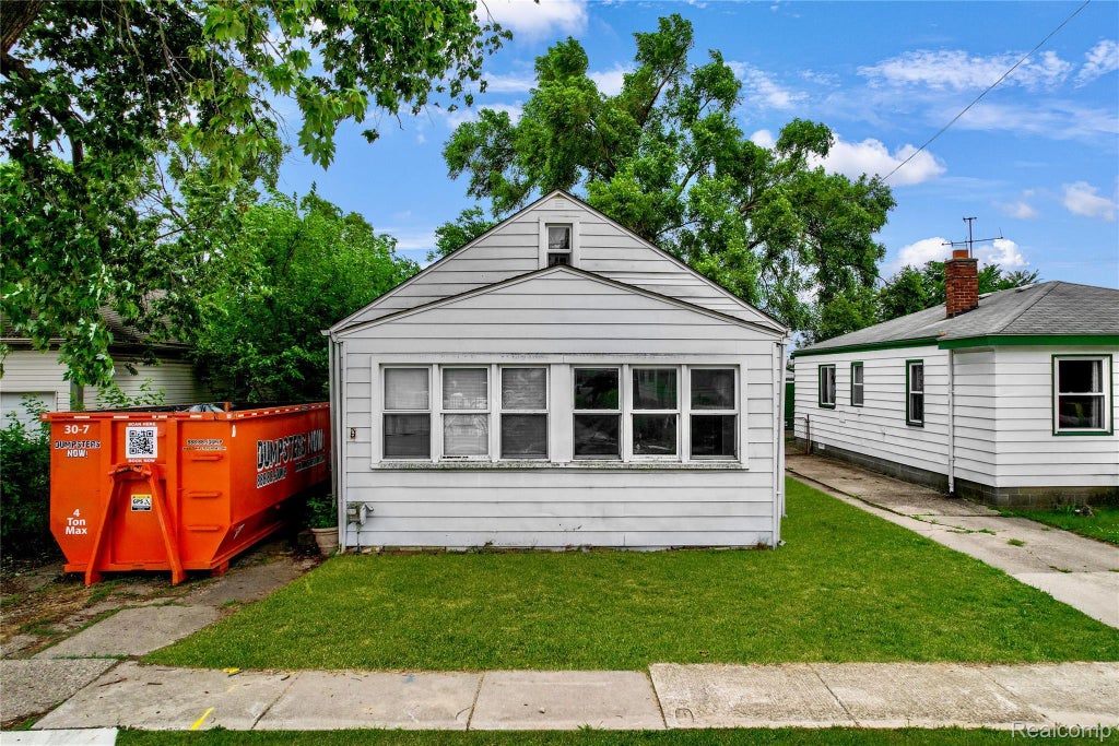 7576 Continental Avenue, Warren city