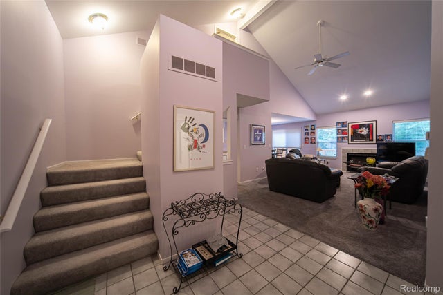 2090 Pleasant Drive, Commerce charter township