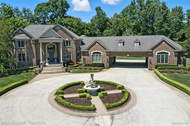 14859 Timberwoods Court, Washington township