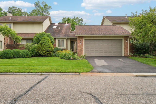 5608 Hillcrest Circle W 80, West Bloomfield charter township
