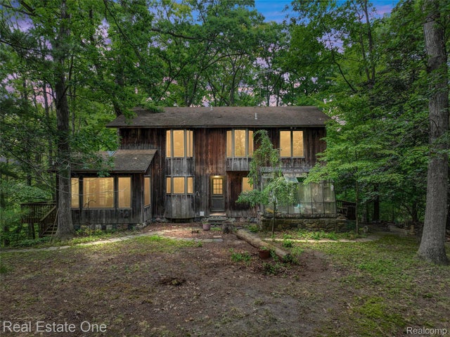 530 W Oakley Park Road, Commerce charter township