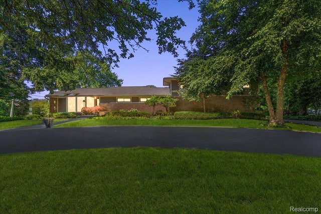 2300 Pine Lake Road, West Bloomfield charter township