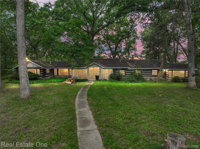 3511 Sutton Lane, Commerce charter township