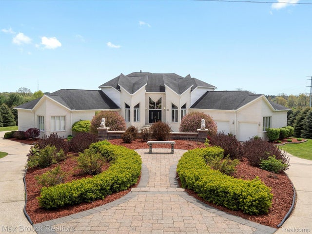 906 Yule Road, Addison township