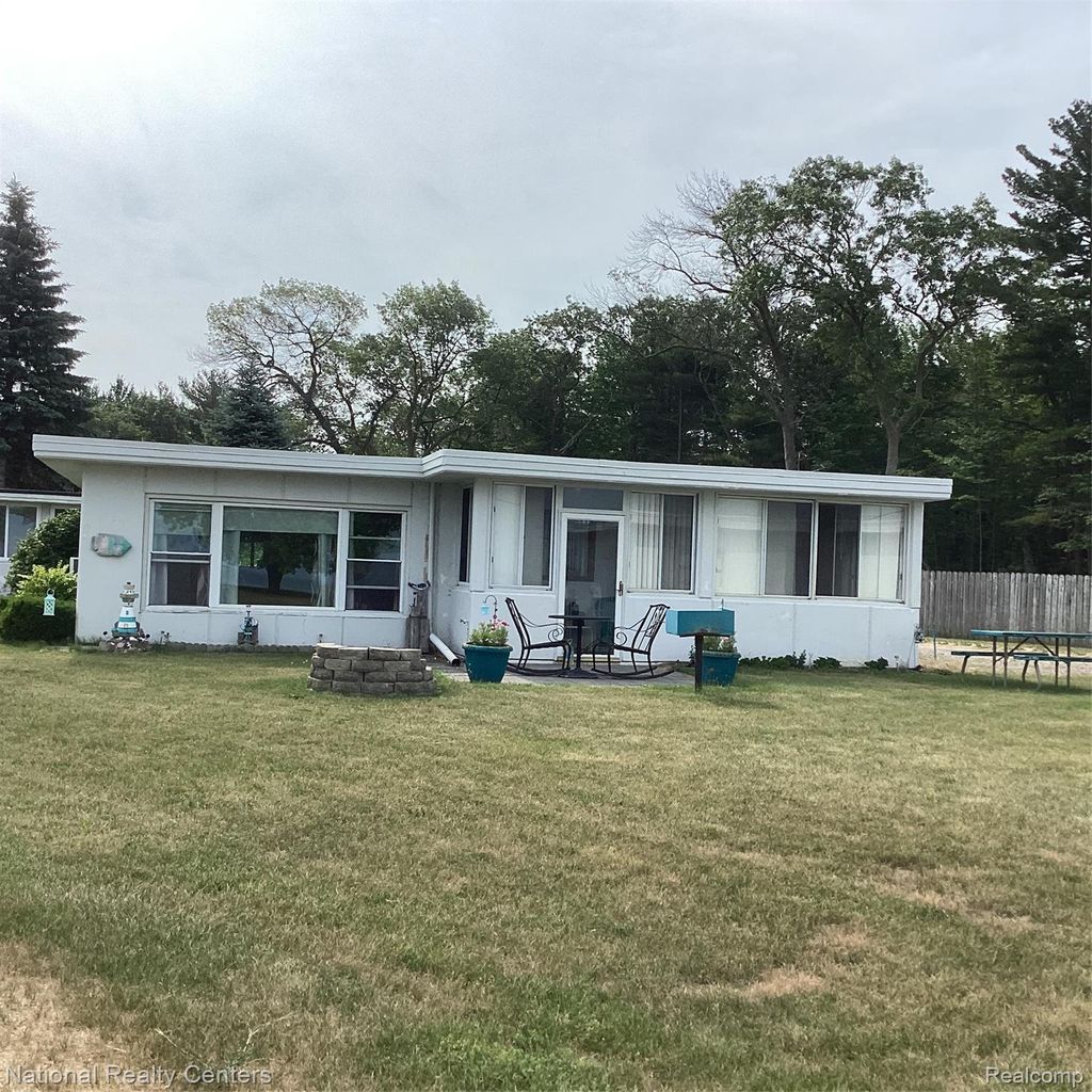 6024 Port Austin Road 5, Caseville