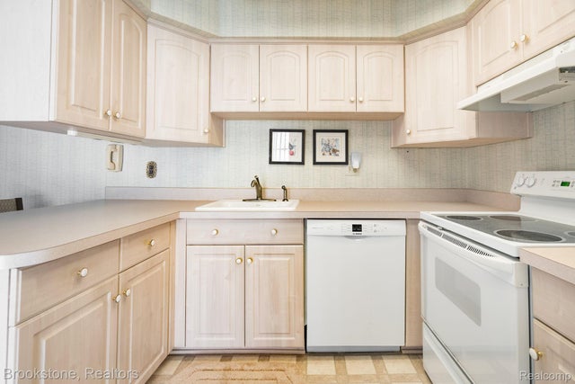 2808 Roundtree Drive, Troy city
