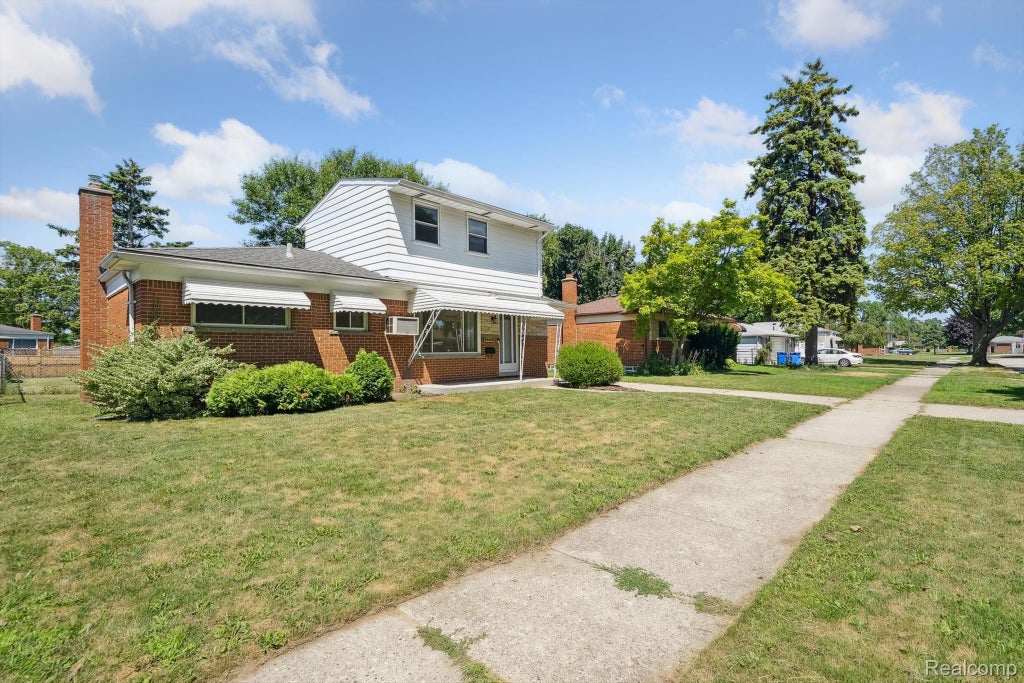 26615 Thomas Street, Warren city