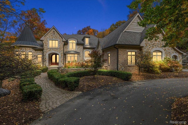 2541 Plum Creek Court, Oakland charter township