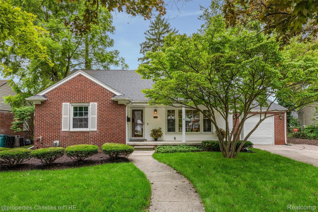 13323 Hart Avenue, Huntington Woods city