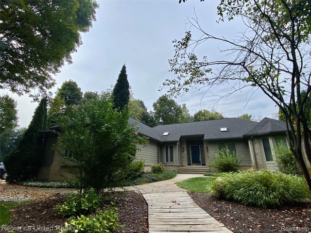 37188 Chickadee Lane, Farmington Hills city