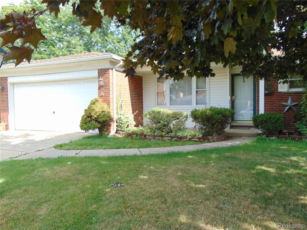 12237 Champaign Avenue, Warren city