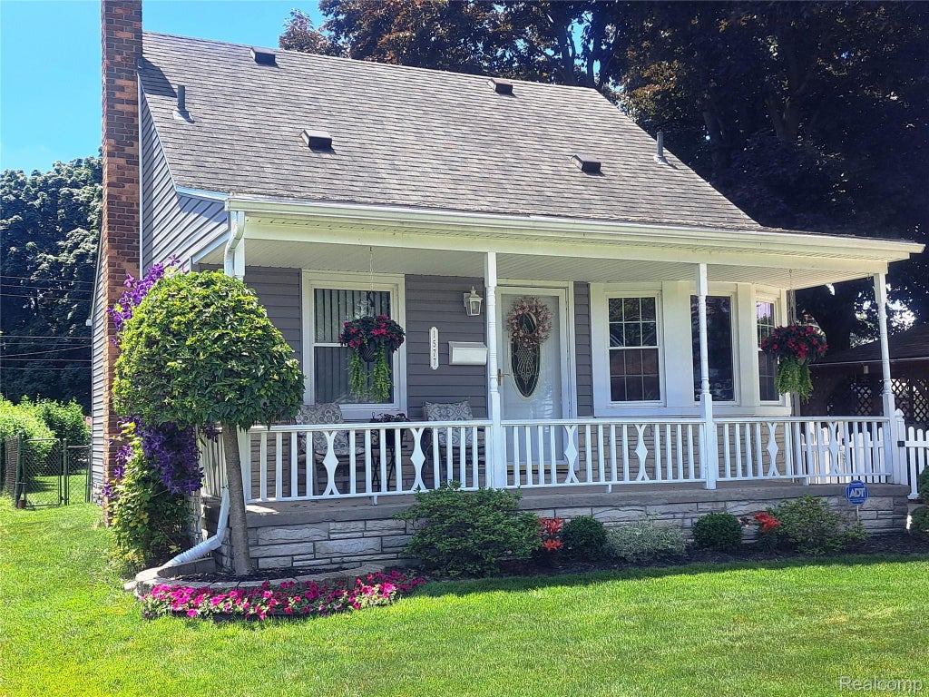 1577 Pagel Avenue, Lincoln Park city