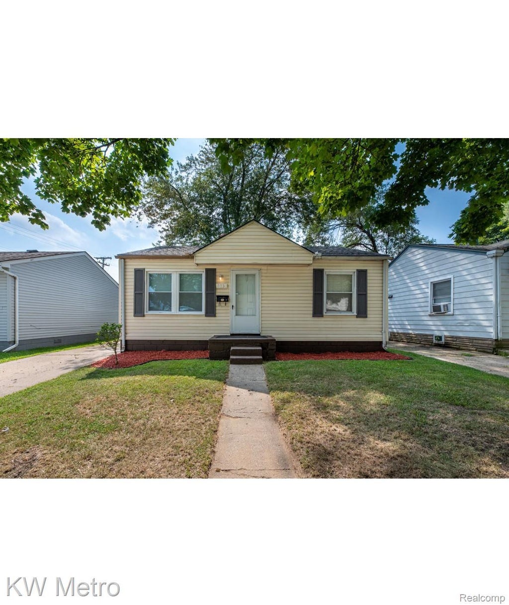 11330 Chalmers Avenue, Warren city