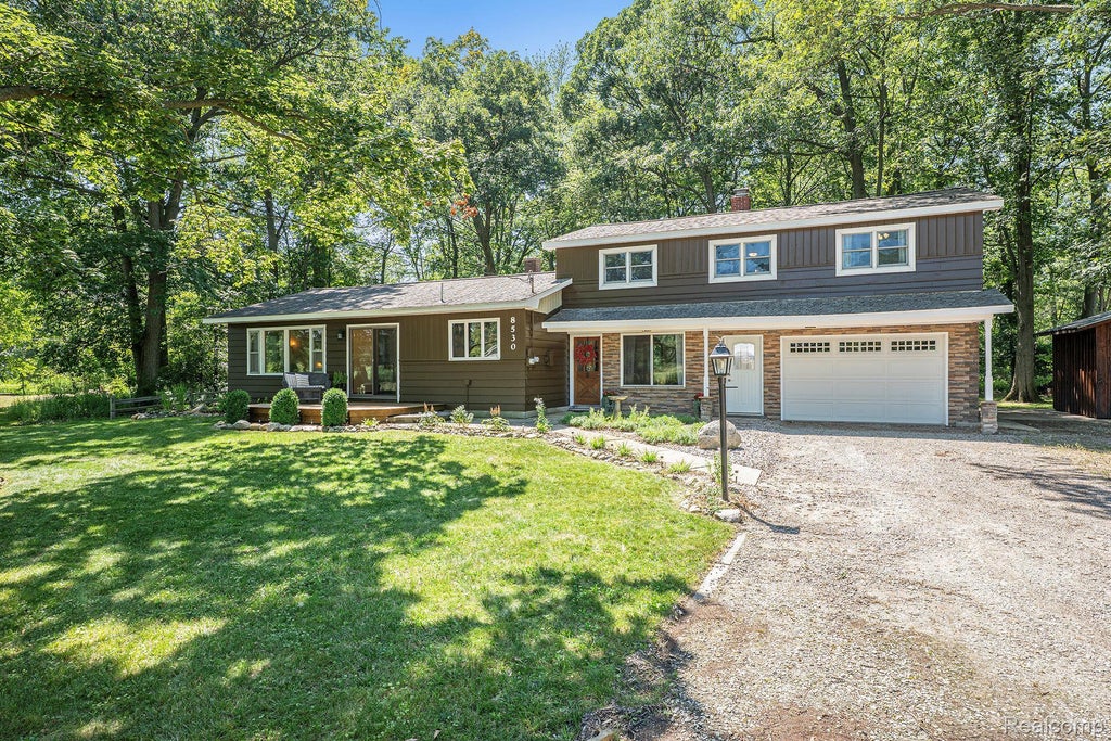 8530 Filion Road, Pigeon village