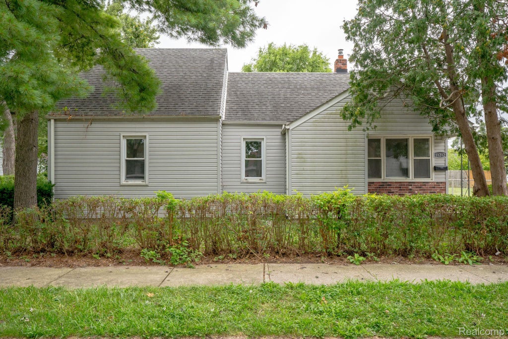 11212 Cadillac Avenue, Warren city