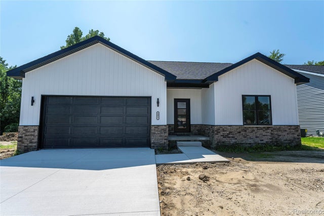 1377 Cedarcrest Drive, Carleton village