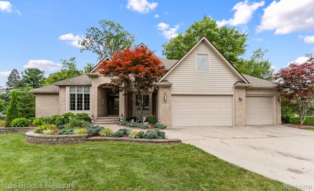 20403 Robinway Drive, Clinton charter township