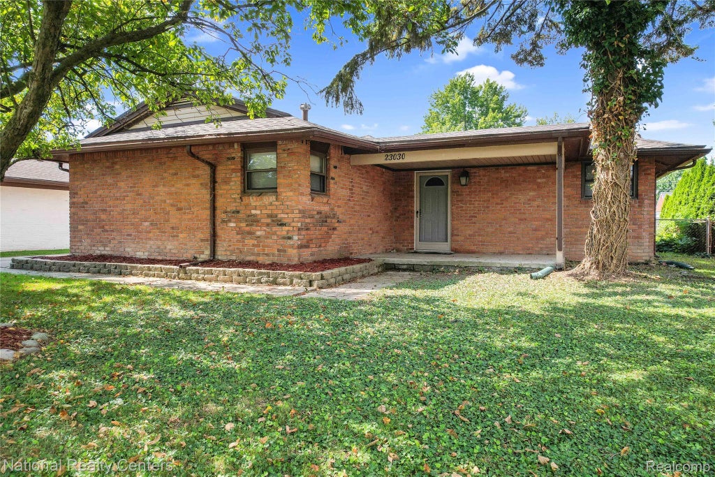 23030 Edgewater Street, St. Clair Shores city