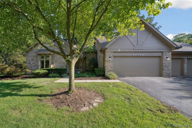 29738 Nova Woods Drive, Farmington city