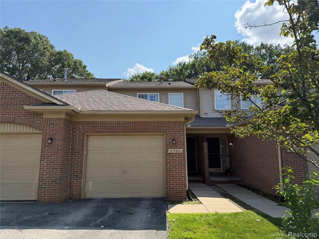 9066 Newport Way 11, Livonia city