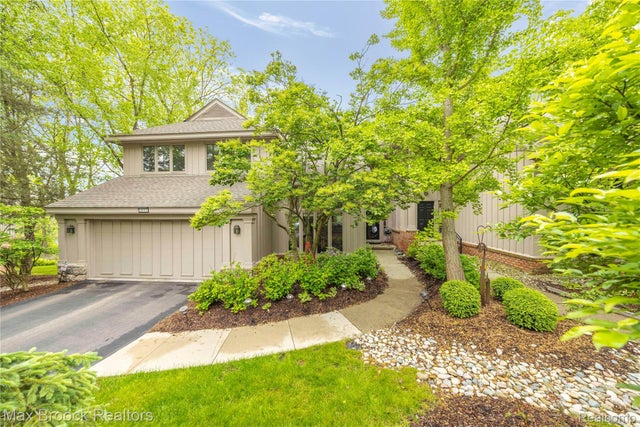 4933 Woodcliff Hill Road N, West Bloomfield charter township