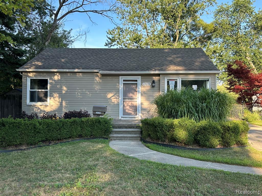 24248 Cunningham, Warren city