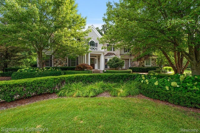937 Mitchell Court, Bloomfield charter township