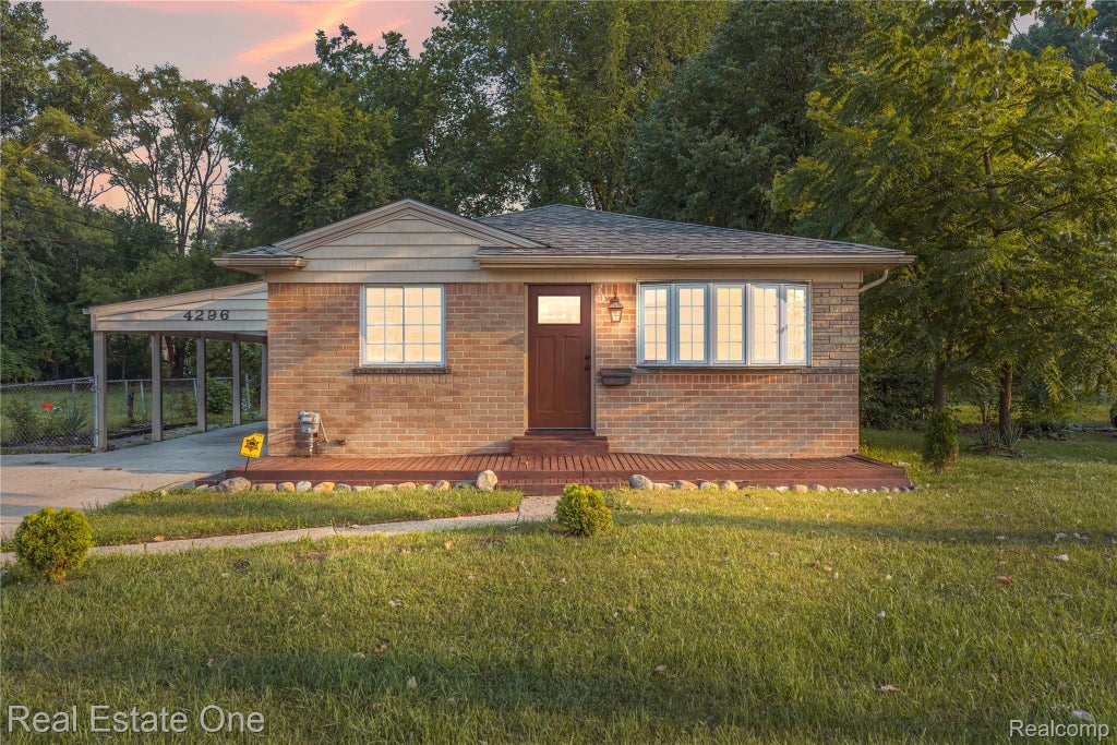 4296 Frazho Road, Warren city