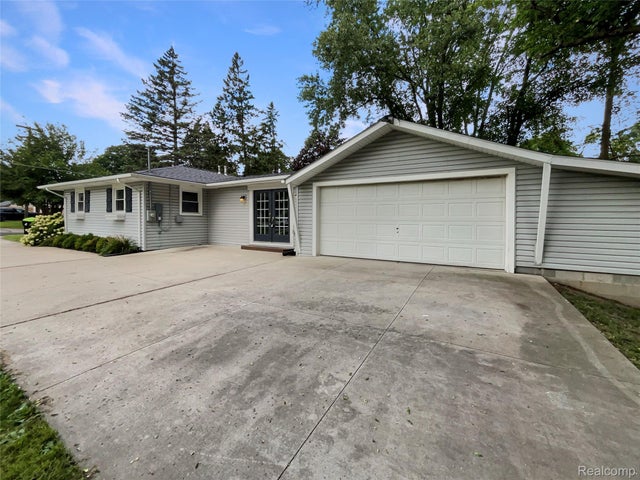 26018 Whipple Street, Novi city