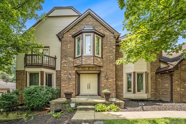 38649 Deerwood Court, Farmington Hills city