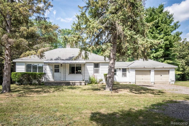 7342 Elizabeth Lake Road, Waterford charter township