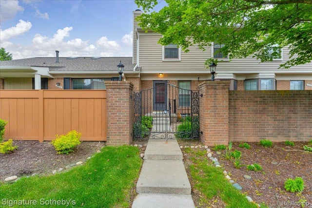 22331 Peachtree, Novi city