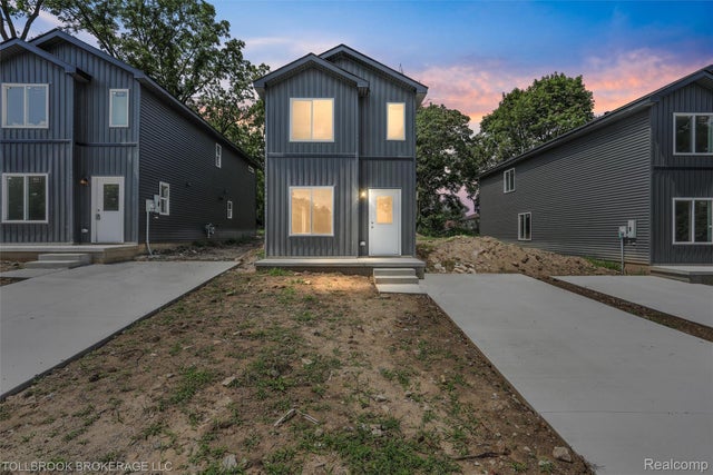 55 N. Roselawn Street, Pontiac city