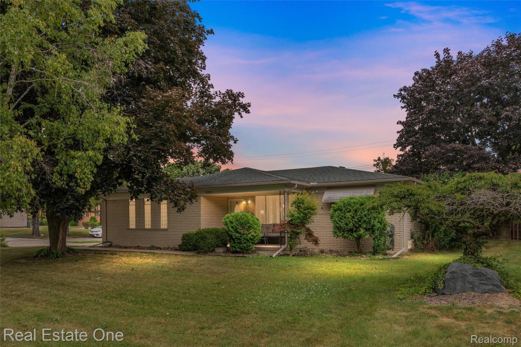 18917 Monica Drive, Clinton charter township