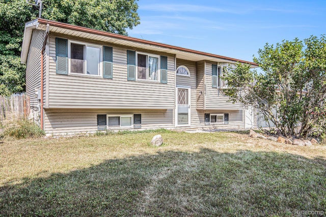 5877 Southwood Street, North Branch township