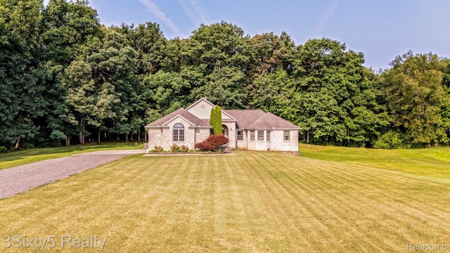 597 Country Meadows Trail, Brandon charter township