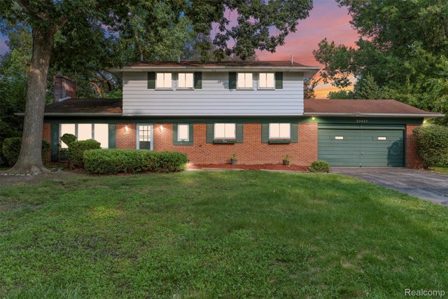 32427 Chesterbrook Street, Farmington city