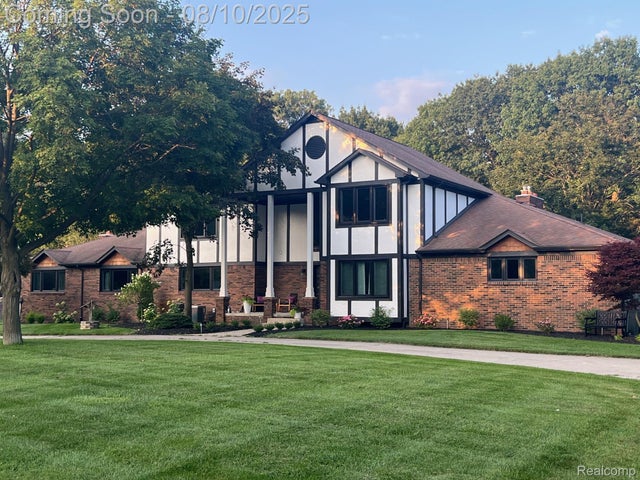 22822 Vasilios Court, Novi city