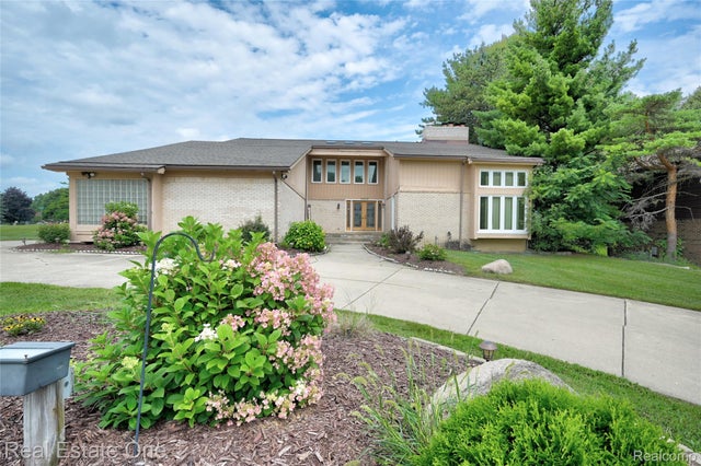 6040 Fairbrook Drive, West Bloomfield charter township