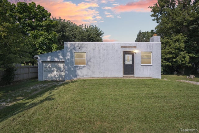 3039 Meridian Road, Alaiedon township
