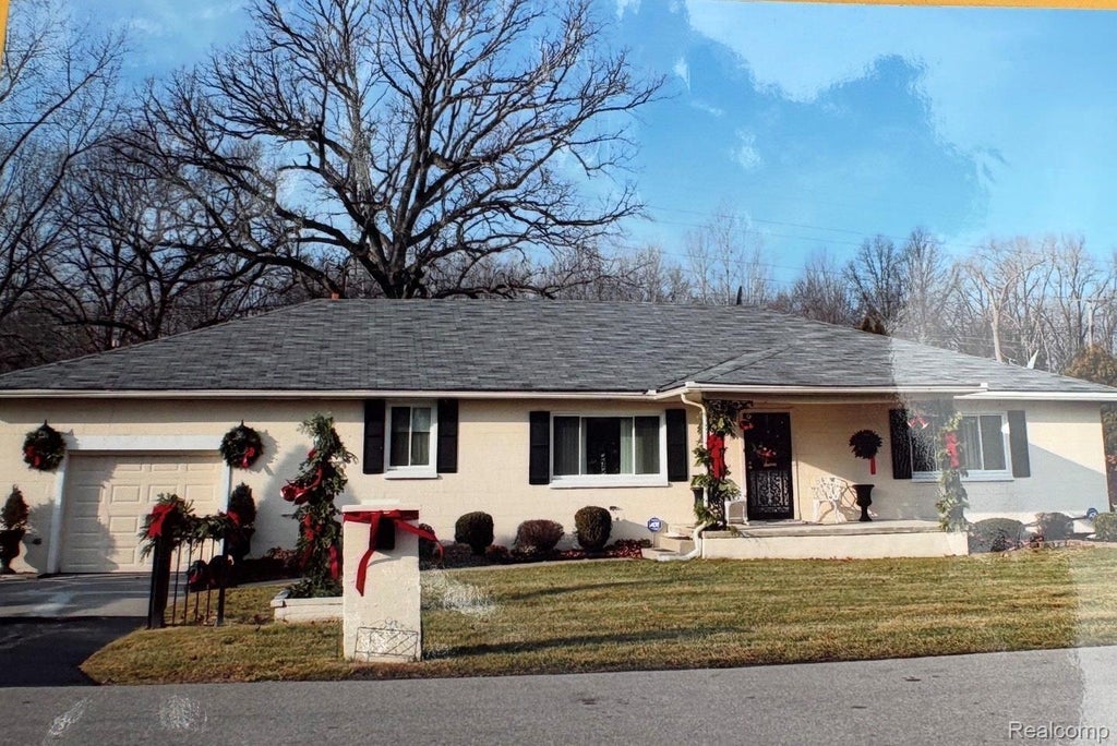 19234 Buck Avenue, Brownstown charter township