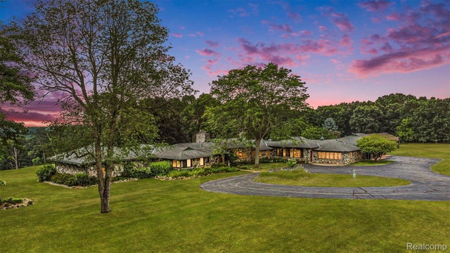 2250 E Dryden Road, Metamora township