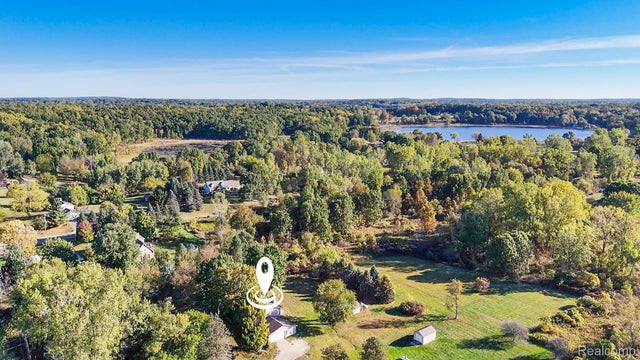 1815 S Hadley Road, Brandon charter township